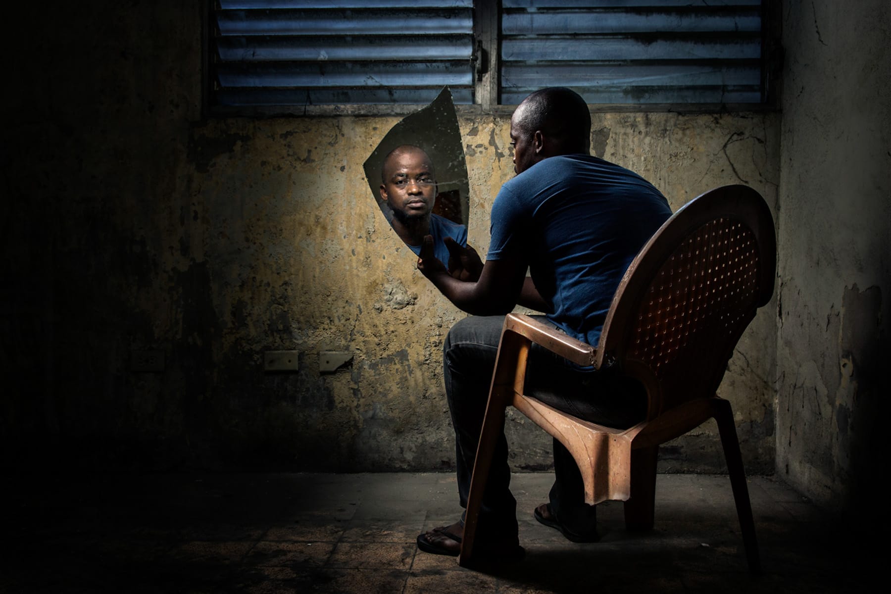 Georges Harry Rouzier, Série « Être le mauvais reflet d'un soi rêvé », Haïti, Mai 2020. « Être un employé ». 